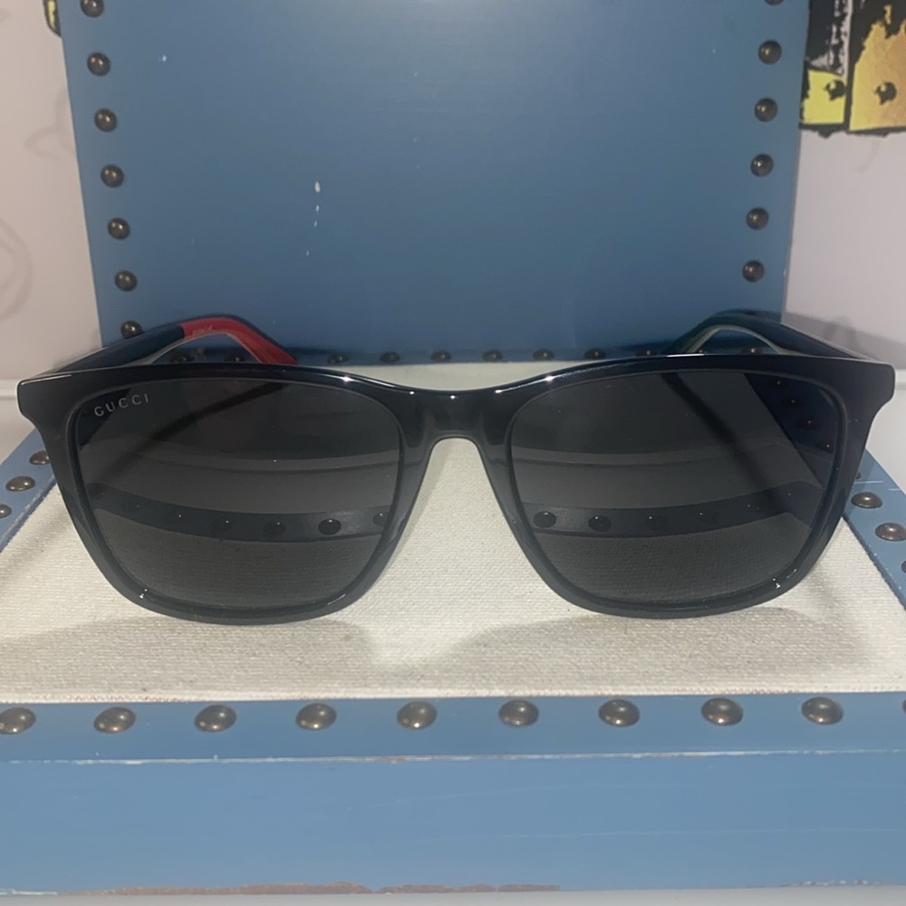 New Dark Grey Polarized Square Men's Sunglasses
Model No. GG0404S 008 - Picture 4 of 9